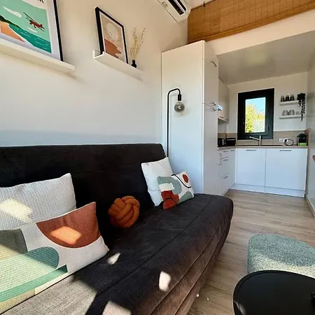 Vue A Piscine Et Parking * ポルティシオ