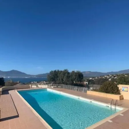 Vue A Porticcio Piscine Et Parking *